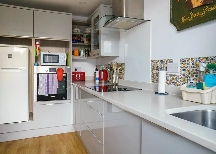 Bright Spacious 2 Bedroom Apartment In Stockbridge